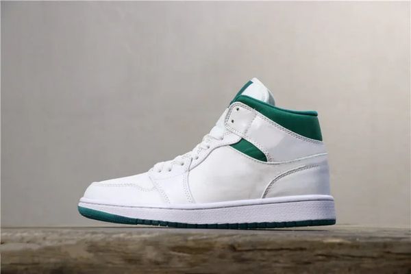 2023 with box jumpman 1 mid white mystic green man designer basketball shoes special edition i grade school fashion trainers good quality si
2023 with box jumpman 1 mid white mystic green man designer basketball shoes special edition i grade school fashion trainers good quality si