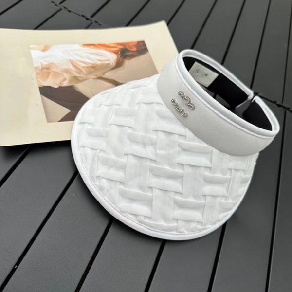 new designer brand empty hat women's summer outdoor headless sunshade hat classic metal letter fashion trend hat, Blue;gray
new designer brand empty hat women's summer outdoor headless sunshade hat classic metal letter fashion trend hat, Blue;gray