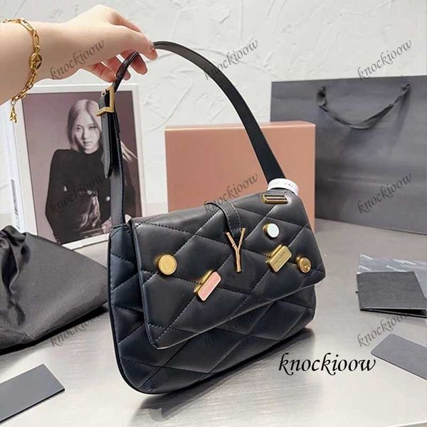 summer essential underarm bag women's fashion shoulder bag exquisite leather handbag adjustable shoulder strap can gift box packaging 2
summer essential underarm bag women's fashion shoulder bag exquisite leather handbag adjustable shoulder strap can gift box packaging 2