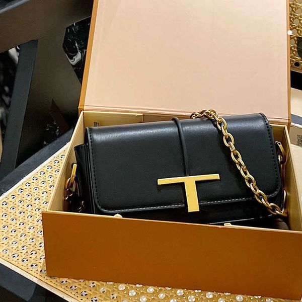 autumn and winter new t-shaped vegetable basket handbag luxury bags small design commuter one shoulder crossbody bucket bag 0510
autumn and winter new t-shaped vegetable basket handbag luxury bags small design commuter one shoulder crossbody bucket bag 0510