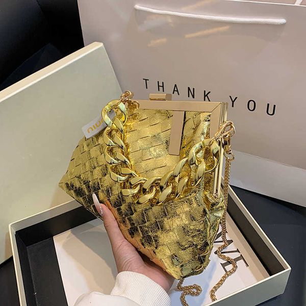 2023 fashion handbag french celebrity temperament new versatile clip on hand one shoulder crossbody women's bag
2023 fashion handbag french celebrity temperament new versatile clip on hand one shoulder crossbody women's bag