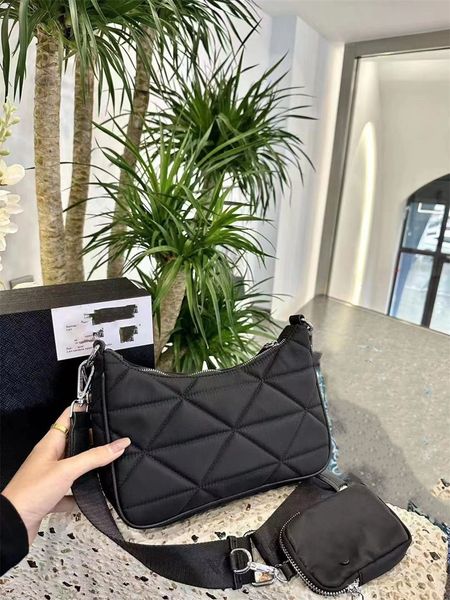 2023 designer's new three in one multifunctional chain bag, single shoulder crossbody bag, crossbody bag fashion women's bag
2023 designer's new three in one multifunctional chain bag, single shoulder crossbody bag, crossbody bag fashion women's bag
