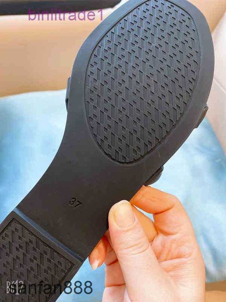 original designer hemres slippers h new designer slippers women's summer beach flat classic wild jelly chain pig nose sandals style wit, Black
original designer hemres slippers h new designer slippers women's summer beach flat classic wild jelly chain pig nose sandals style wit, Black