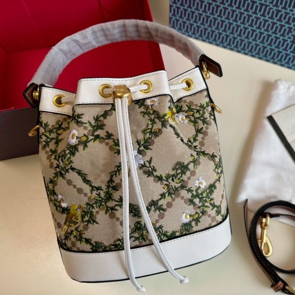 luxury shoulder bag designer bag women's handbag new flower crossbody bag senior classic logo strap-up women's bag large capacity
luxury shoulder bag designer bag women's handbag new flower crossbody bag senior classic logo strap-up women's bag large capacity