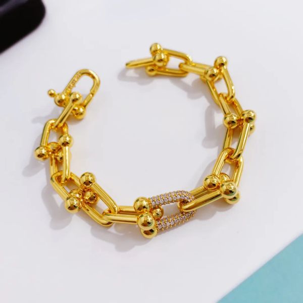 luxurys link designer bracelet women lucky link charm bracelets love trendy fashion shiny and eye-catching fine jewelry elegant temperament, Golden;silver
luxurys link designer bracelet women lucky link charm bracelets love trendy fashion shiny and eye-catching fine jewelry elegant temperament, Golden;silver