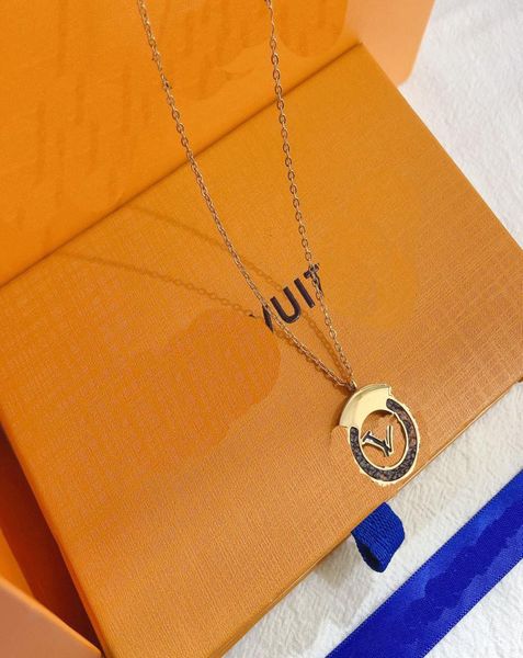 18k gold plated stainless steel necklace fashion women designer necklaces choker letter pendant chain crystal rhinestone wedding j5001111, Silver
18k gold plated stainless steel necklace fashion women designer necklaces choker letter pendant chain crystal rhinestone wedding j5001111, Silver