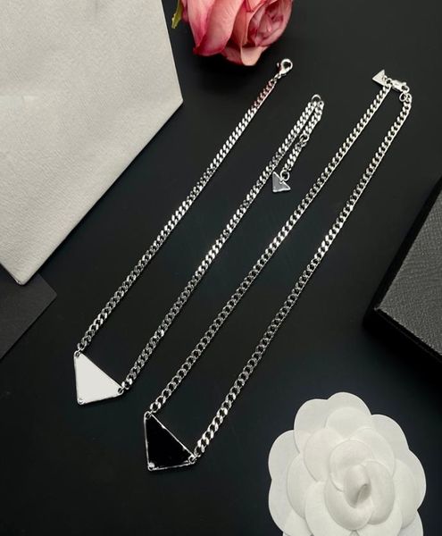 designer silver necklace for women mens luxurys designers pearl letters love pendant link chain necklaces fashion jewelry2252204
designer silver necklace for women mens luxurys designers pearl letters love pendant link chain necklaces fashion jewelry2252204