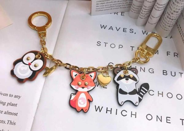 2022 high qualtiy brand designer keychain fashion purse pendant car chain charm bag keyring trinket gifts handmade accessories exq271f, Silver
2022 high qualtiy brand designer keychain fashion purse pendant car chain charm bag keyring trinket gifts handmade accessories exq271f, Silver