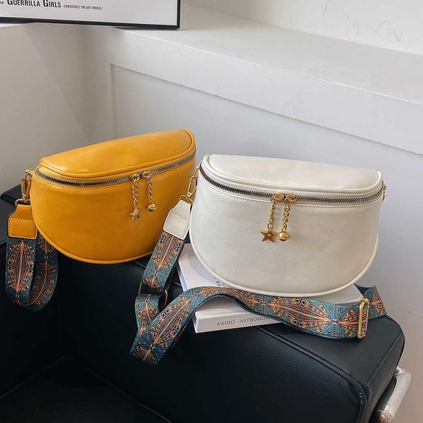shoulder bags vintage women crossbody oil wax pu leather chest belt packs ethnic wide strap female half moon retro handbags 230426
shoulder bags vintage women crossbody oil wax pu leather chest belt packs ethnic wide strap female half moon retro handbags 230426