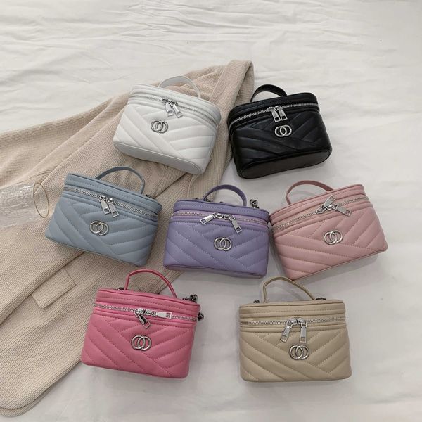 2023 handbag spring/summer seasons fashion girl embroidery thread zipper single shoulder crossbody bag large capacity ordering
2023 handbag spring/summer seasons fashion girl embroidery thread zipper single shoulder crossbody bag large capacity ordering