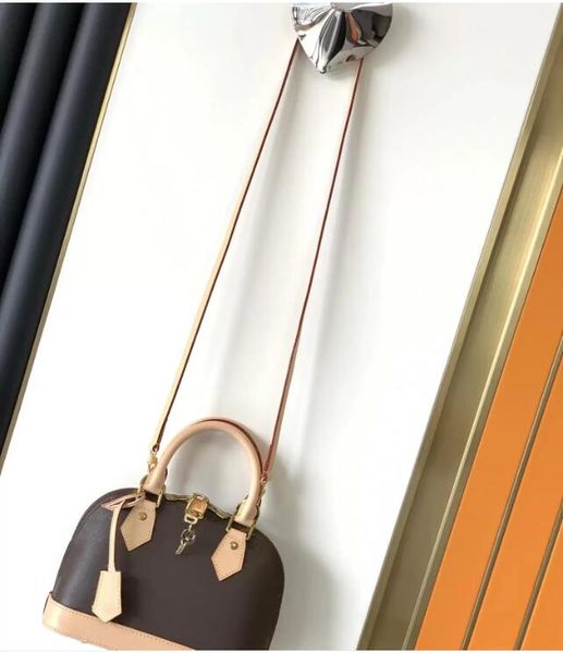 2023 classic women handbags leather bags shoulder bag alma pm small patent hand shell totes crossbody purse
2023 classic women handbags leather bags shoulder bag alma pm small patent hand shell totes crossbody purse
