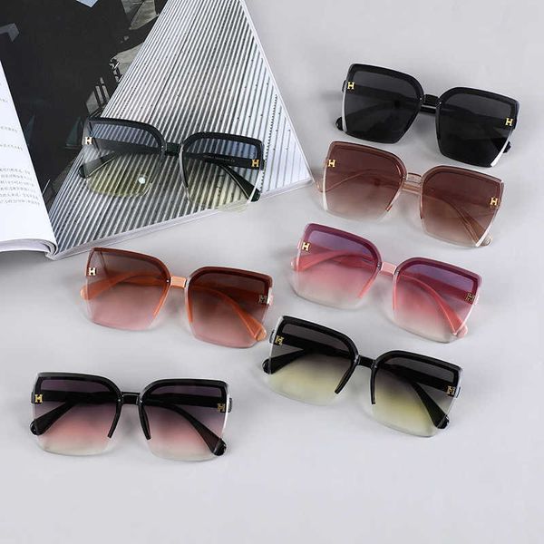 frames advanced love horse female h brand summer travel uv protection box sunglasses male live broadcast, White;black
frames advanced love horse female h brand summer travel uv protection box sunglasses male live broadcast, White;black