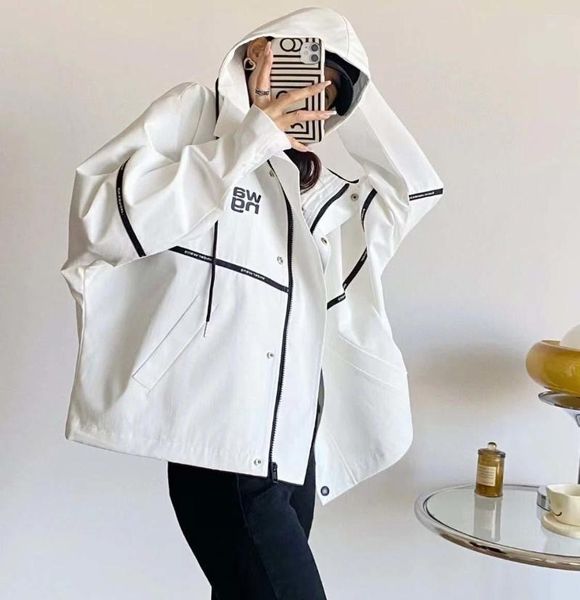 autumn and winter women's color contrast splice letter print hooded windbreaker jacket, Black;brown
autumn and winter women's color contrast splice letter print hooded windbreaker jacket, Black;brown