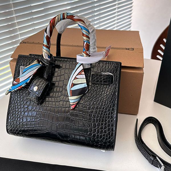 tote shopping bag women crossbody bags handbag genuine leather long strap removable padlock bottom nail crocodile pattern plain handbags pur
tote shopping bag women crossbody bags handbag genuine leather long strap removable padlock bottom nail crocodile pattern plain handbags pur