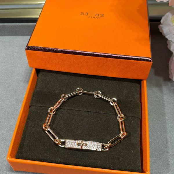 designer bracelet charm bracelet diamond chain gold hollow fashion metal latch classic jewelry women bracelets gift men good, Golden;silver
designer bracelet charm bracelet diamond chain gold hollow fashion metal latch classic jewelry women bracelets gift men good, Golden;silver