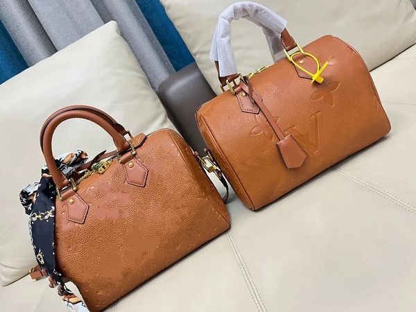 mt women totes bags speedy bandouliere leather embossed classic flower handbag luxurys designers shouder crossbody bag messenger ladies trav
mt women totes bags speedy bandouliere leather embossed classic flower handbag luxurys designers shouder crossbody bag messenger ladies trav