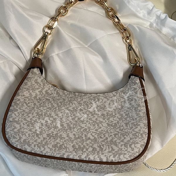 chain cora bag leather half moon designer luxury underarm shoulder bags hardware zipper closure women handbag totes purse
chain cora bag leather half moon designer luxury underarm shoulder bags hardware zipper closure women handbag totes purse