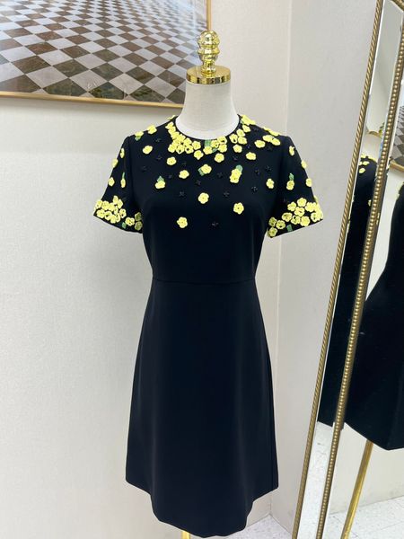 casual dresses european luxury design handsewn small yellow flower dress, Black;gray
casual dresses european luxury design handsewn small yellow flower dress, Black;gray