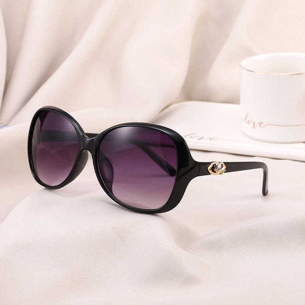 frames 2020 new women's with blue film lens fashionable large frame elegant uv resistant sunglasses 3654, White;black
frames 2020 new women's with blue film lens fashionable large frame elegant uv resistant sunglasses 3654, White;black