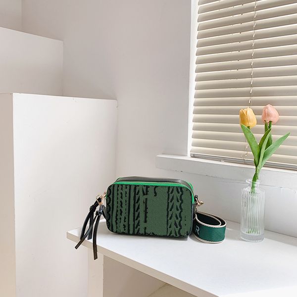 designers bag snapsshoulder bags for women crossbody camera bag leather double zip color matching casual wide strap straw handbag
designers bag snapsshoulder bags for women crossbody camera bag leather double zip color matching casual wide strap straw handbag