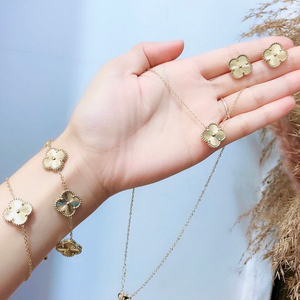 fashion bracelets 4four leaf clover designer jewelry sets 18k gold bangle bracelets earrings necklace women wedding lovers gift x182, Black
fashion bracelets 4four leaf clover designer jewelry sets 18k gold bangle bracelets earrings necklace women wedding lovers gift x182, Black