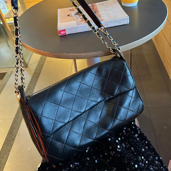 womens vintage designer baguette black quilted bags classuc flap silver metal hardware matelasse chain crossbody shoulder handbags 29x8x18cm
womens vintage designer baguette black quilted bags classuc flap silver metal hardware matelasse chain crossbody shoulder handbags 29x8x18cm