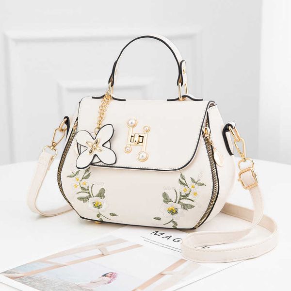 shoulder bags women : bucket embroidery 2023 autumn/winter new fashion and simple cover style one crossbody 230426
shoulder bags women : bucket embroidery 2023 autumn/winter new fashion and simple cover style one crossbody 230426