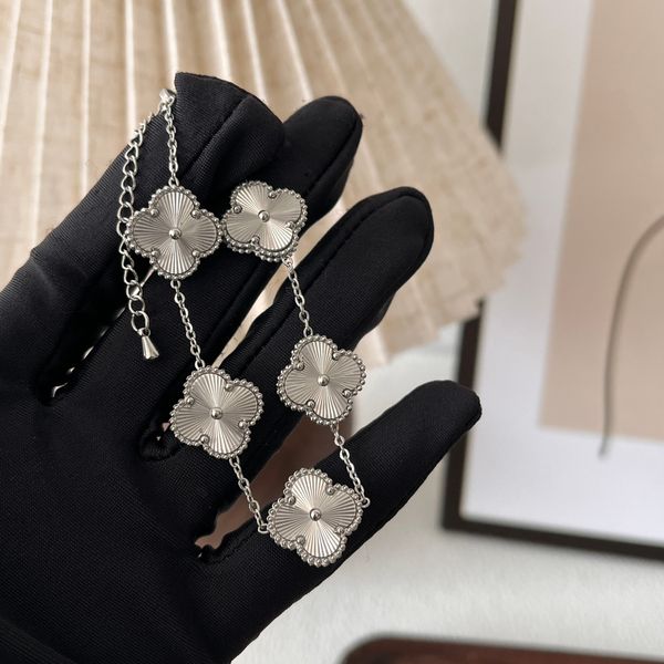 classic fashion chain bracelets 4four leaf clover designer jewelry 18k gold bangle bracelet for women men necklaces chain elegant jewelry l1, Black
classic fashion chain bracelets 4four leaf clover designer jewelry 18k gold bangle bracelet for women men necklaces chain elegant jewelry l1, Black