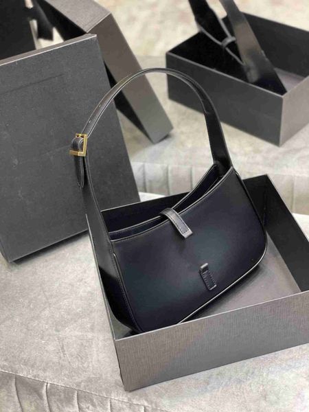 2023 new cleo underarm bag shoulder bags handbags crossbody bag heart-shaped decoration tarpaulin genuine leather bags
2023 new cleo underarm bag shoulder bags handbags crossbody bag heart-shaped decoration tarpaulin genuine leather bags