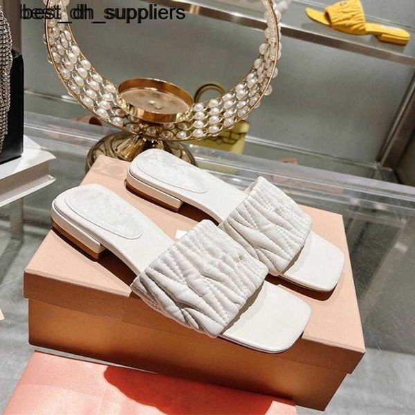 high version 2023 spring/summer new miu family pleated cat heel leather sandals for comfortable external wear with flat bottomed high heels, Black
high version 2023 spring/summer new miu family pleated cat heel leather sandals for comfortable external wear with flat bottomed high heels, Black