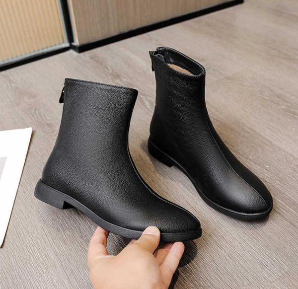 new cow leather mother039s shoes and boots flat comfortable round head large size middleaged women039s casual black short b6332437
new cow leather mother039s shoes and boots flat comfortable round head large size middleaged women039s casual black short b6332437