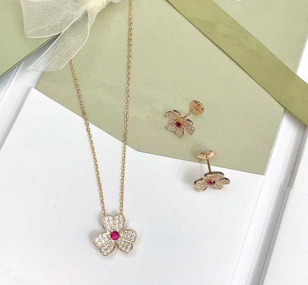 2023 luxury quality charm pendant necklace flower design with diamond have box stamp in 18k rose gold plated ps5002, Silver
2023 luxury quality charm pendant necklace flower design with diamond have box stamp in 18k rose gold plated ps5002, Silver