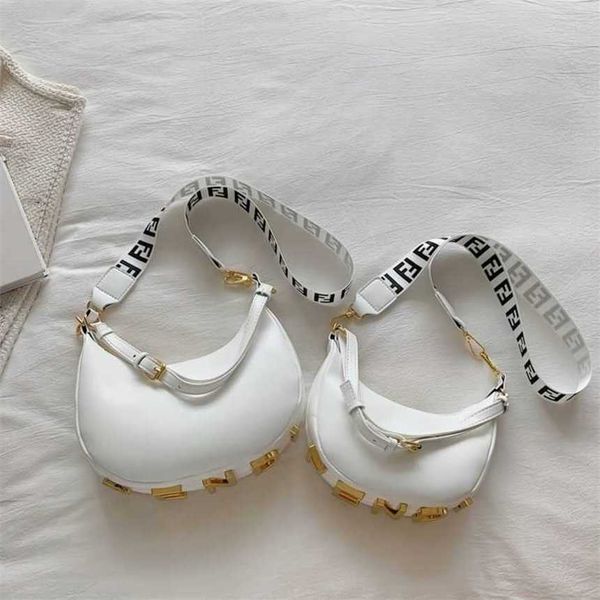 32% 2023 fashion niche design letter crescent for women new high-end texture hand chain crossbody underarm bag spring
32% 2023 fashion niche design letter crescent for women new high-end texture hand chain crossbody underarm bag spring