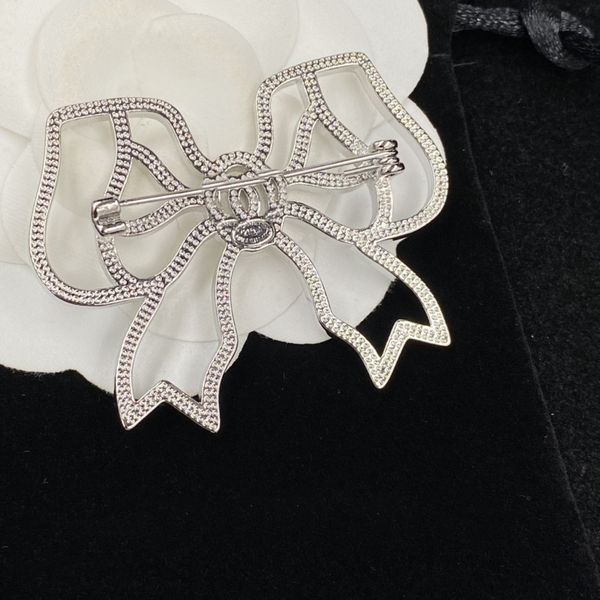 charming and luxurious atmosphere brooch, crystal rhinestone brooch, women's wedding party jewelry, Golden;silver
charming and luxurious atmosphere brooch, crystal rhinestone brooch, women's wedding party jewelry, Golden;silver