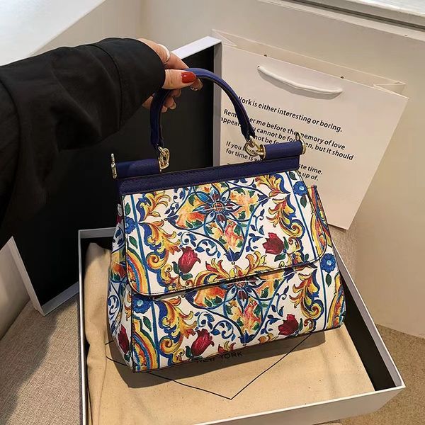 2023 new women's bag graffiti painted large bag fashion handbag single shoulder bag crossbody bag
2023 new women's bag graffiti painted large bag fashion handbag single shoulder bag crossbody bag