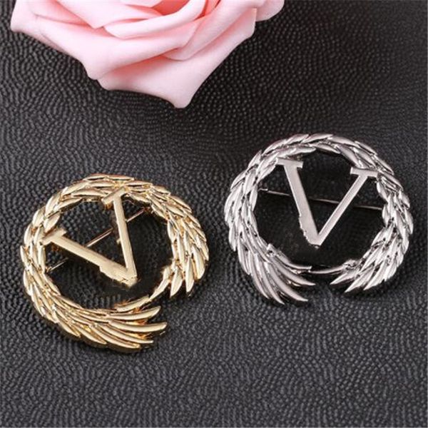 designer letter brooch luxury pins jewelry for women men simple broochs sweater breastpin scarf suit party dress wedding jewelry, Gray
designer letter brooch luxury pins jewelry for women men simple broochs sweater breastpin scarf suit party dress wedding jewelry, Gray