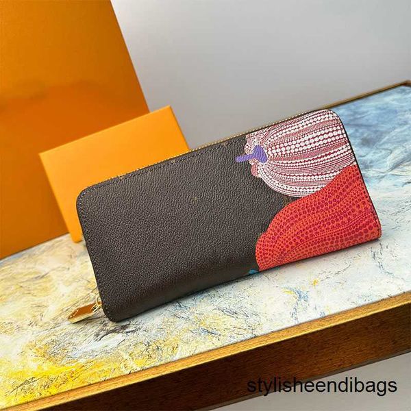 designer bags wallets long zipper wallet clutch handbags old flower bags women handbags coin purse p holder interior slot pocket fashion let, Red;black
designer bags wallets long zipper wallet clutch handbags old flower bags women handbags coin purse p holder interior slot pocket fashion let, Red;black