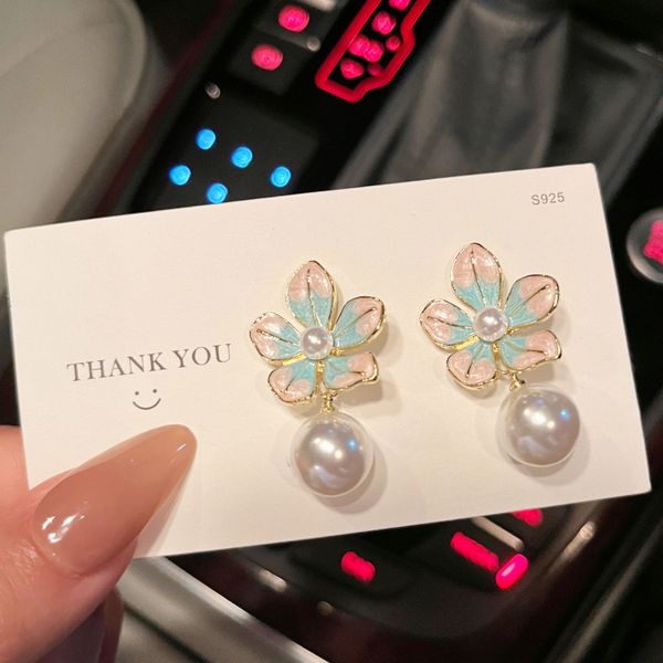 s3637 fashion jewelry enamel flower faux pearl dangle earrings for women s925 silver needle stud earrings
s3637 fashion jewelry enamel flower faux pearl dangle earrings for women s925 silver needle stud earrings