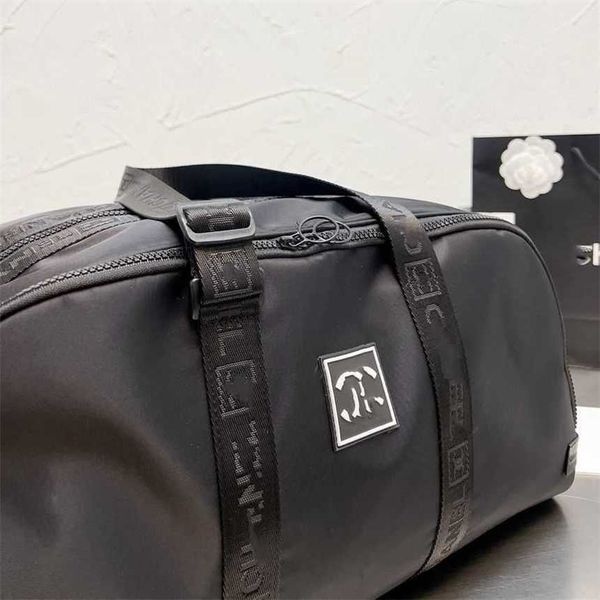 32% 2023 fashion hand short distance business trip large capacity nylon cloth fashionable and simple one shoulder black storage travel bag
32% 2023 fashion hand short distance business trip large capacity nylon cloth fashionable and simple one shoulder black storage travel bag