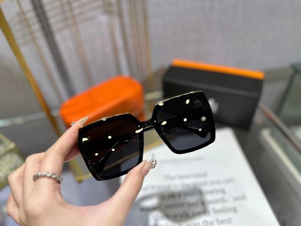 sunglasses for woman black designer hh8147 sunglass metal letters fashion men women accessories large frame with box, White;black
sunglasses for woman black designer hh8147 sunglass metal letters fashion men women accessories large frame with box, White;black