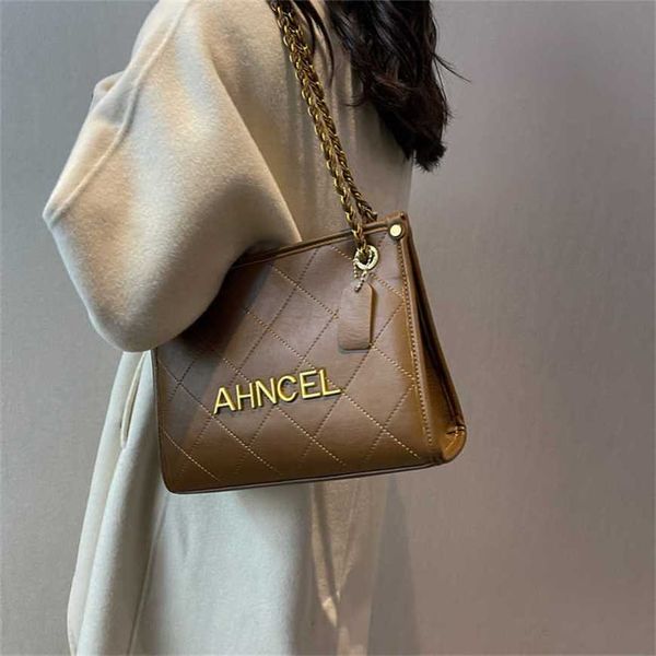 23% 2023 hand this year's popular letter for women in autumn and winter new women's versatile chain crossbody fashion bucket bag
23% 2023 hand this year's popular letter for women in autumn and winter new women's versatile chain crossbody fashion bucket bag