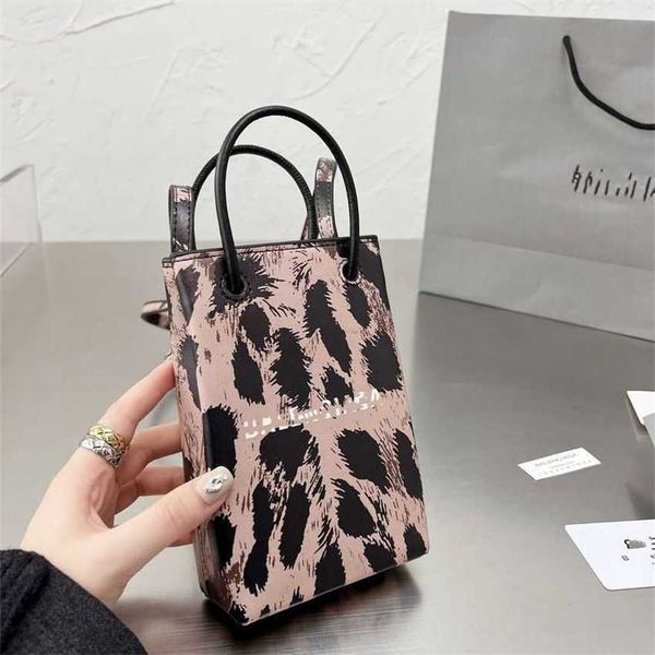 19% off 2023 handbag new single shoulder autumn portable versatile fashion mini crossbody mobile women's bag
19% off 2023 handbag new single shoulder autumn portable versatile fashion mini crossbody mobile women's bag