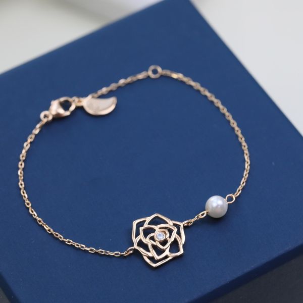 hollow camellia rose pearl bracelet with diamond 925 sterling silver material electroplated 18k rose gold french high beauty value, Black
hollow camellia rose pearl bracelet with diamond 925 sterling silver material electroplated 18k rose gold french high beauty value, Black