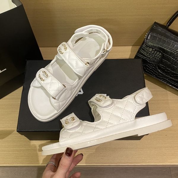 shoes slippers womens designer quilted strap velcro dad sandals platform slides interlocking c gold chain buckle beach pool mule slingbacks, White;red 
shoes slippers womens designer quilted strap velcro dad sandals platform slides interlocking c gold chain buckle beach pool mule slingbacks, White;red