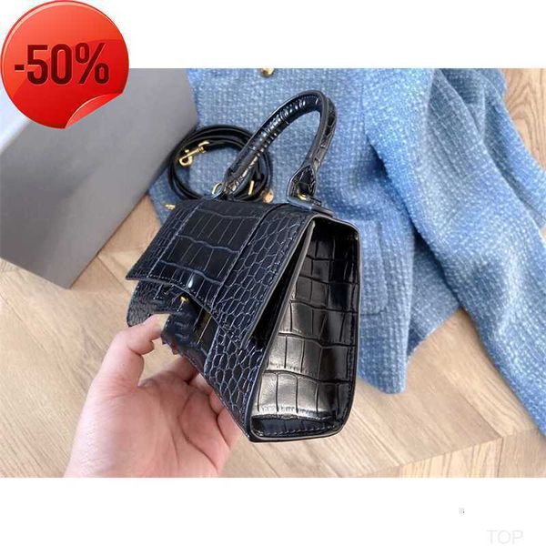 totes mini designer bag fashion totes handbags hourglass women half moon evening cross body stone leather retro letter pendant luxury tote
totes mini designer bag fashion totes handbags hourglass women half moon evening cross body stone leather retro letter pendant luxury tote