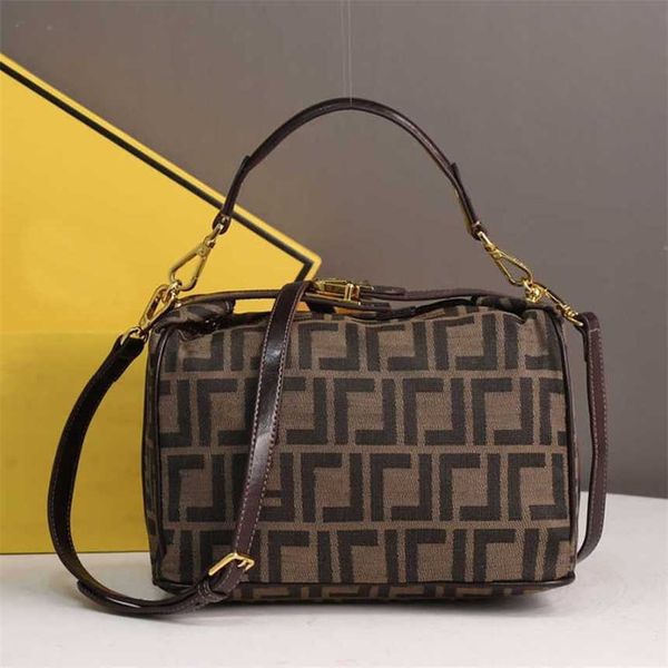 32% 2023 fashion new women's classic coffee hand makeup vintage bento medieval bag
32% 2023 fashion new women's classic coffee hand makeup vintage bento medieval bag