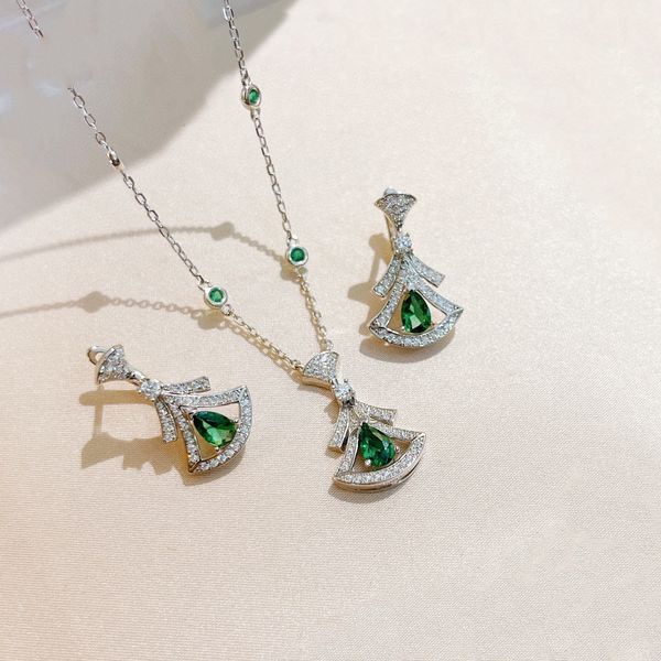 new womens jewelry earring necklace lady green diamond wedding luxury designer emerald skirt hollow earrings germany silver s925 high end je
new womens jewelry earring necklace lady green diamond wedding luxury designer emerald skirt hollow earrings germany silver s925 high end je