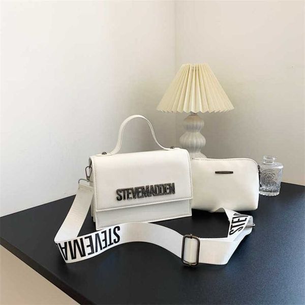 17% off 2023 hand hand new women's fashion letter shaped small square single shoulder messenger women's bag
17% off 2023 hand hand new women's fashion letter shaped small square single shoulder messenger women's bag