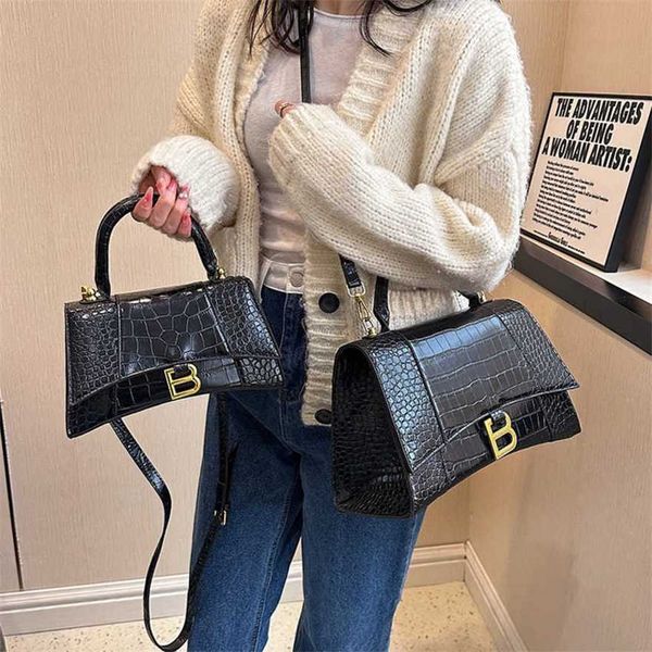 19% off 2023 fashion handbag spring/summer business commuter snake skin texture and small hourglass large capacity shoulder bag
19% off 2023 fashion handbag spring/summer business commuter snake skin texture and small hourglass large capacity shoulder bag