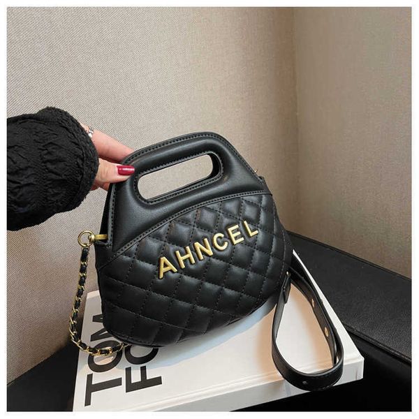 2023 handbag small design women's winter fashion trend one shoulder crossbody handheld bag for women
2023 handbag small design women's winter fashion trend one shoulder crossbody handheld bag for women